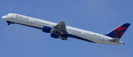 Delta Boeing 757-351 N587NW, August 20, 2013